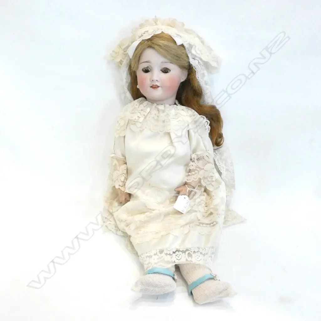 VINTAGE BRIDAL PORCELAIN DOLL H. 560MM Image 1++